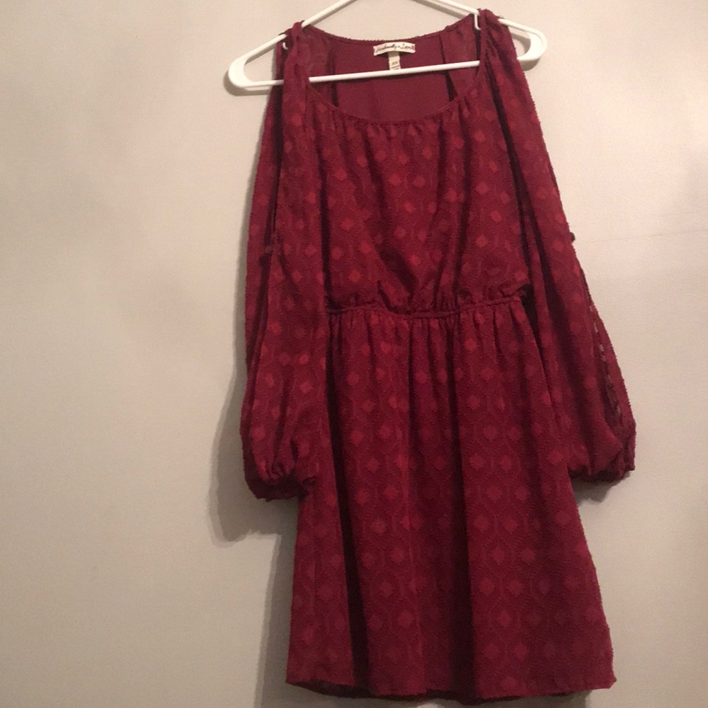 Open sleeve dress